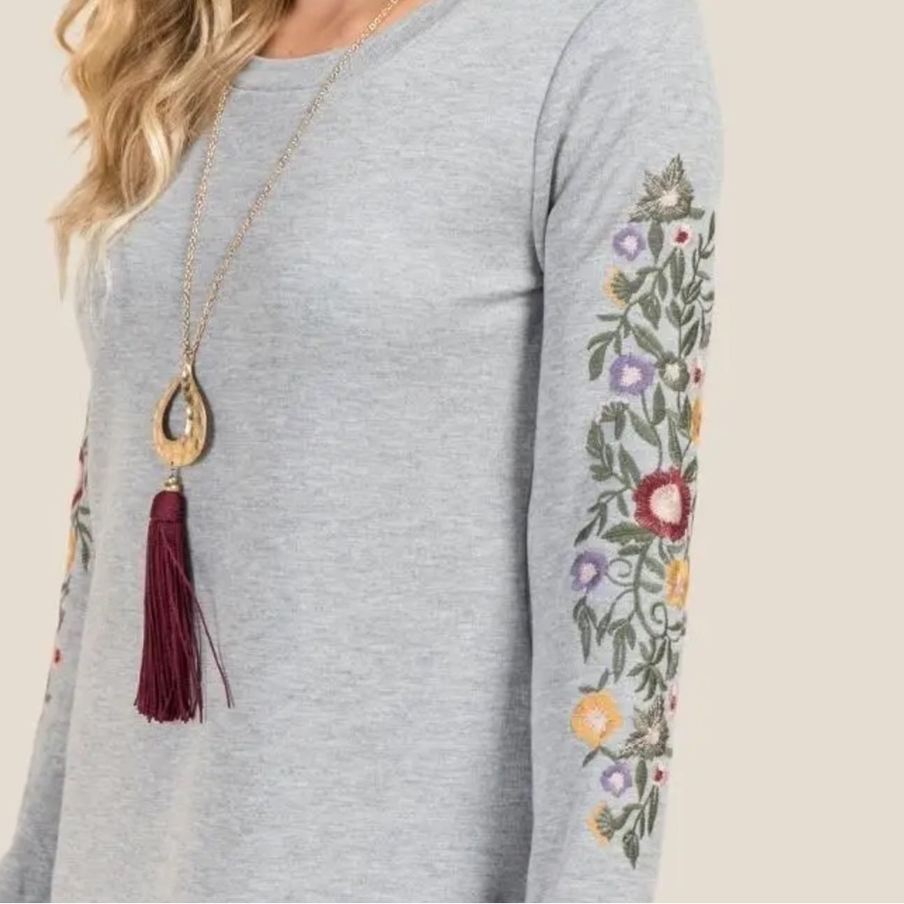 Francesca’s Alya Sweater Dress with Floral Embroidered Sleeves 💕 - Picture 3 of 8